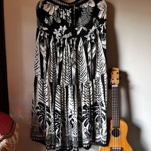 Black and White Maxi skirt size S